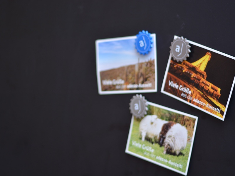Magnetic wall with adesso postcards