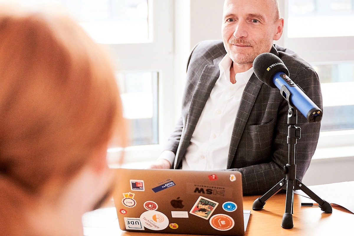 Volker Gruhn bei einer Podcast-Aufnahme