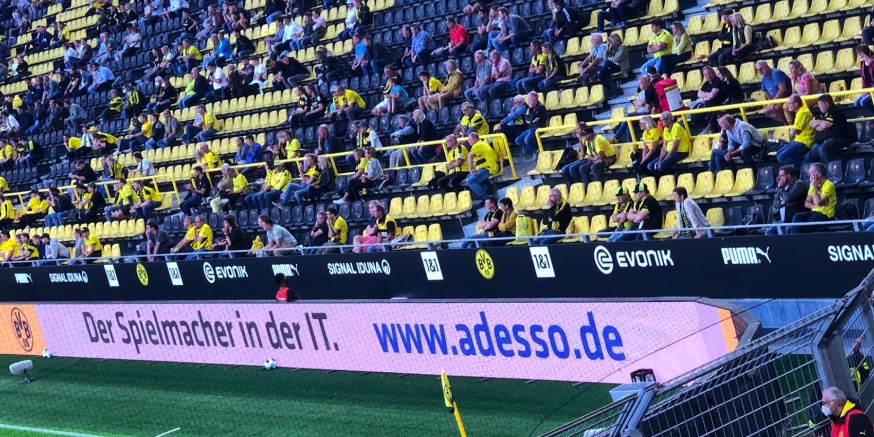 adesso-Werbung im BVB-Stadium
