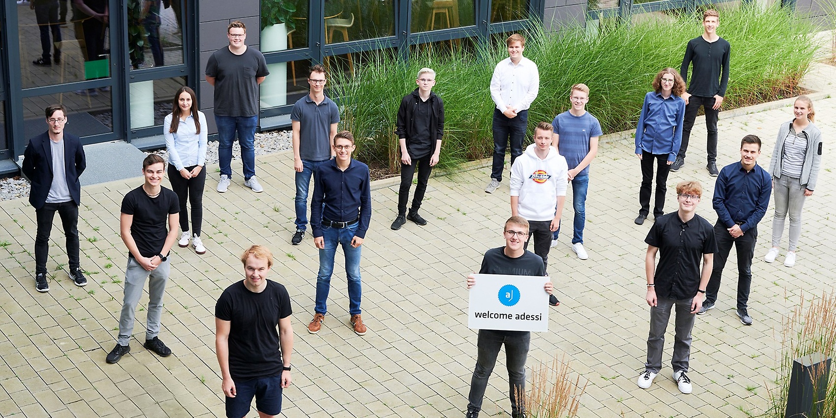 Die neuen Azubis und Dualis bei adesso freuen sich auf ihren Berufseinstieg. (Foto: adesso)