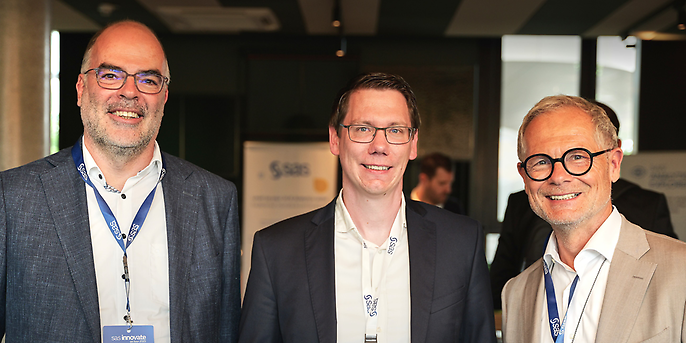 V.l.n.r.: Dr. Thomas Keil (Senior Alliance Specialist, SAS), Steffen Kuß, (Leiter SAS Kompetenzzentrums, Data & Analytics, adesso SE) und Robert Simmeth (Country Manager Deutschland und Schweiz, SAS) freuen sich über die vertiefte Partnerschaft. (Quelle: SAS)