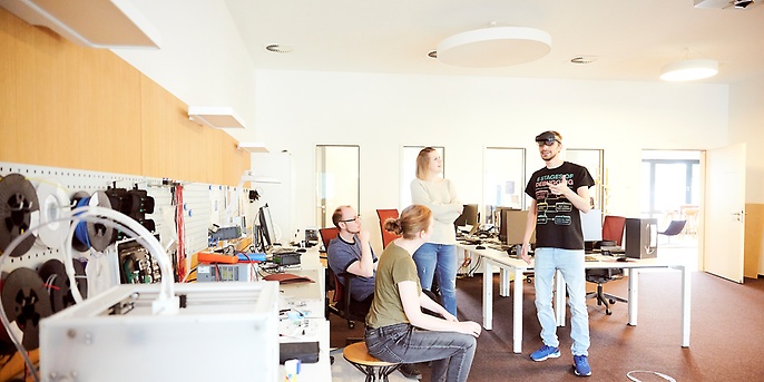 Employees with VR glasses in the Digital Experience Lab