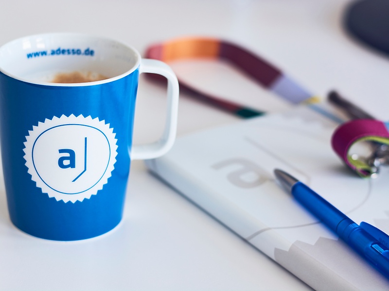 adesso Tasse mit Stift und Block auf einem Schreibtisch adesso Tasse mit Stift und Block auf einem Schreibtisch
