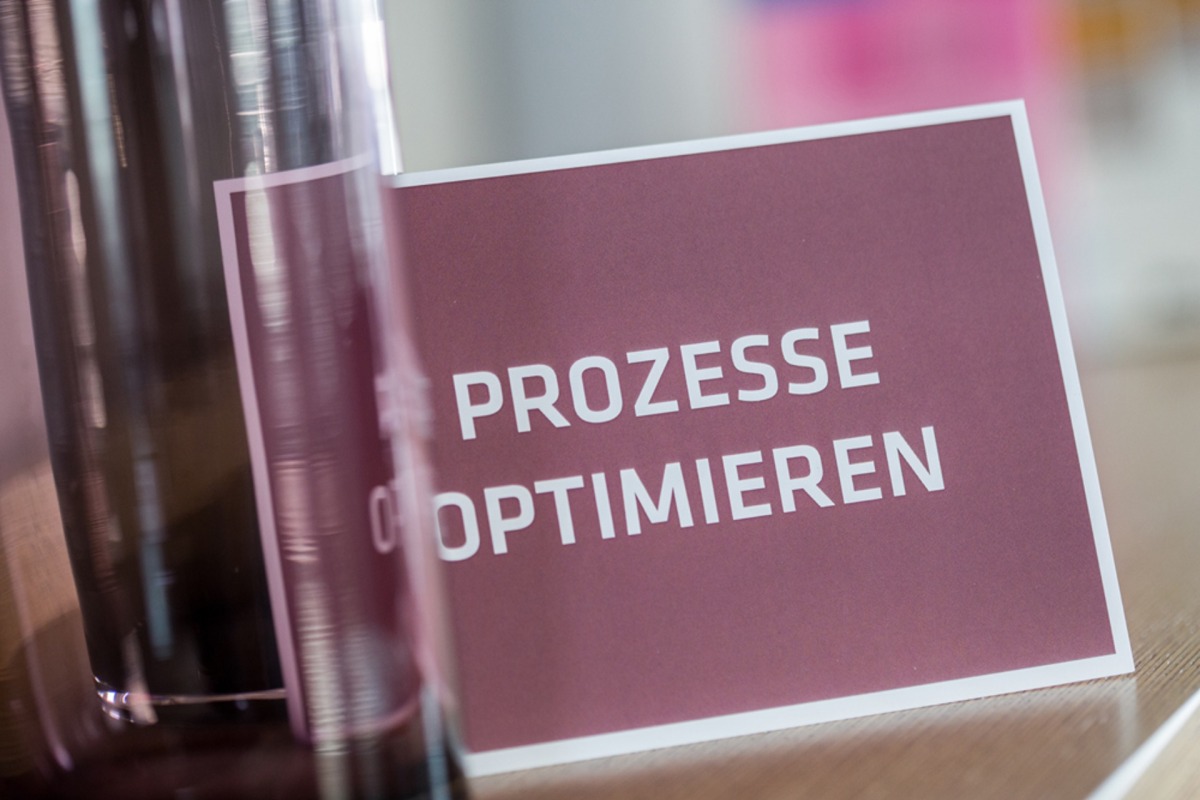 Card with the inscription Optimise processes