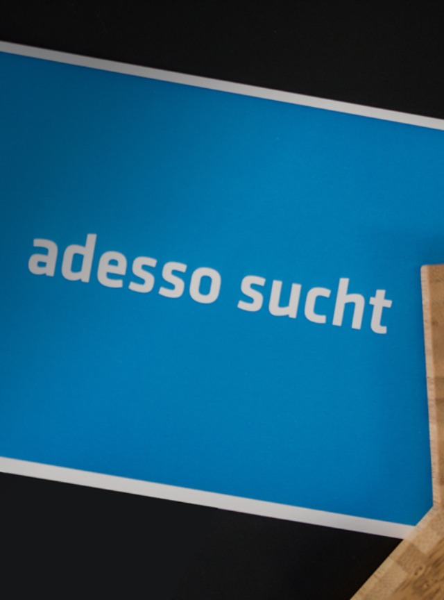 Card with the label adesso sucht